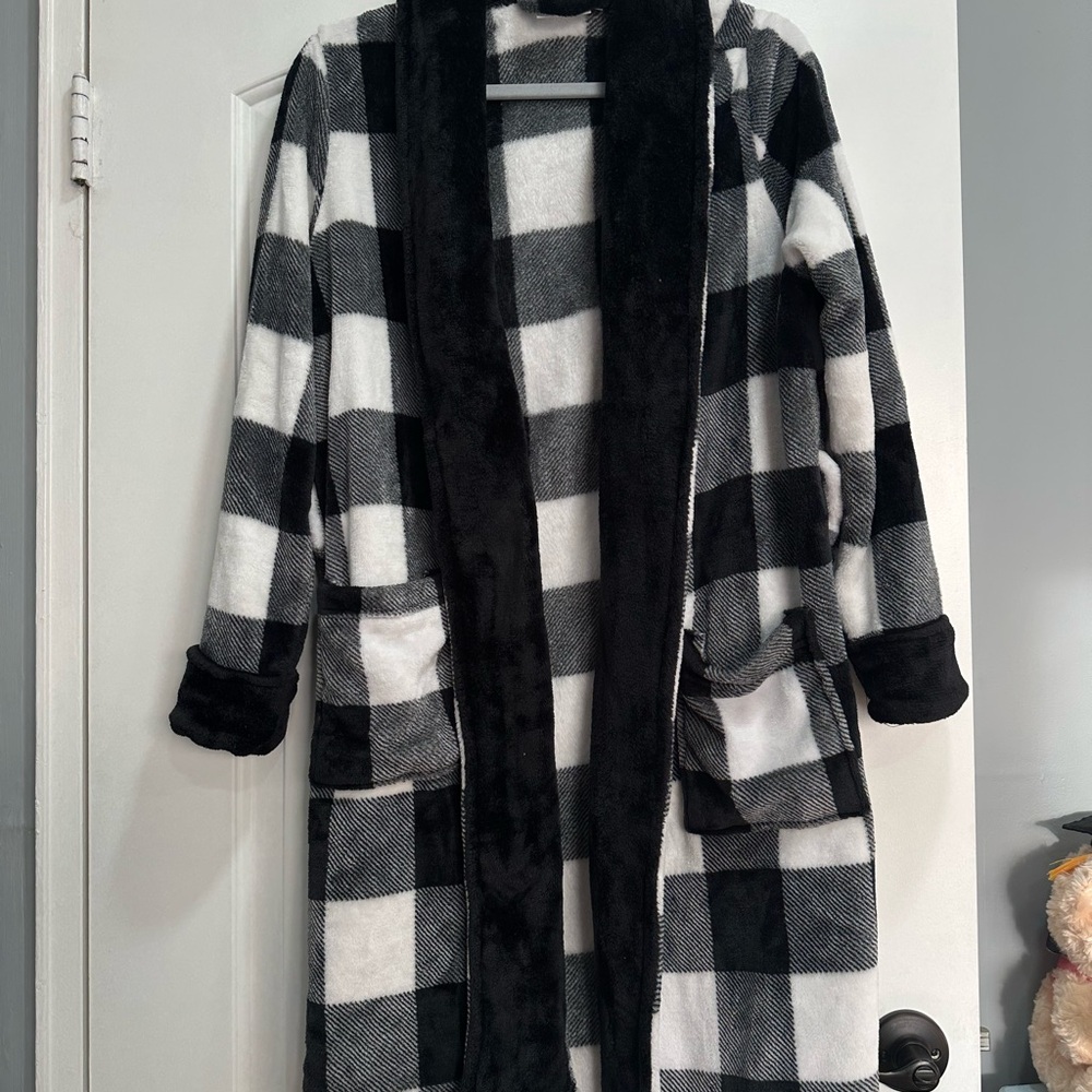 Plaid Black and White Women's Robe
